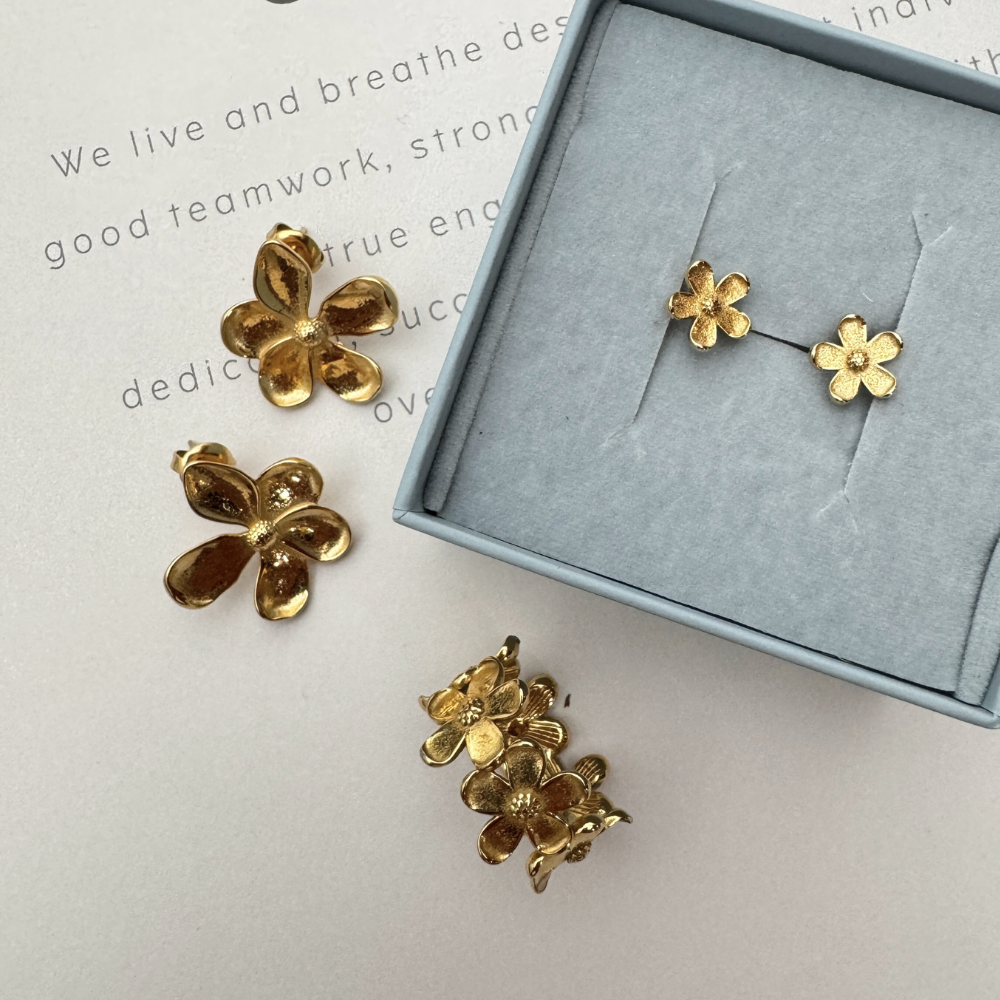 Camllia  Blumie ørestikker   Ring Sæt